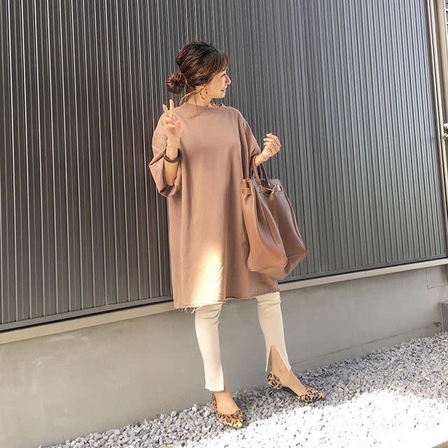 大人が着映えるこの一着 ベージュ ブラウンの茶系無地ワンピースコーデ4選 モデルプレス