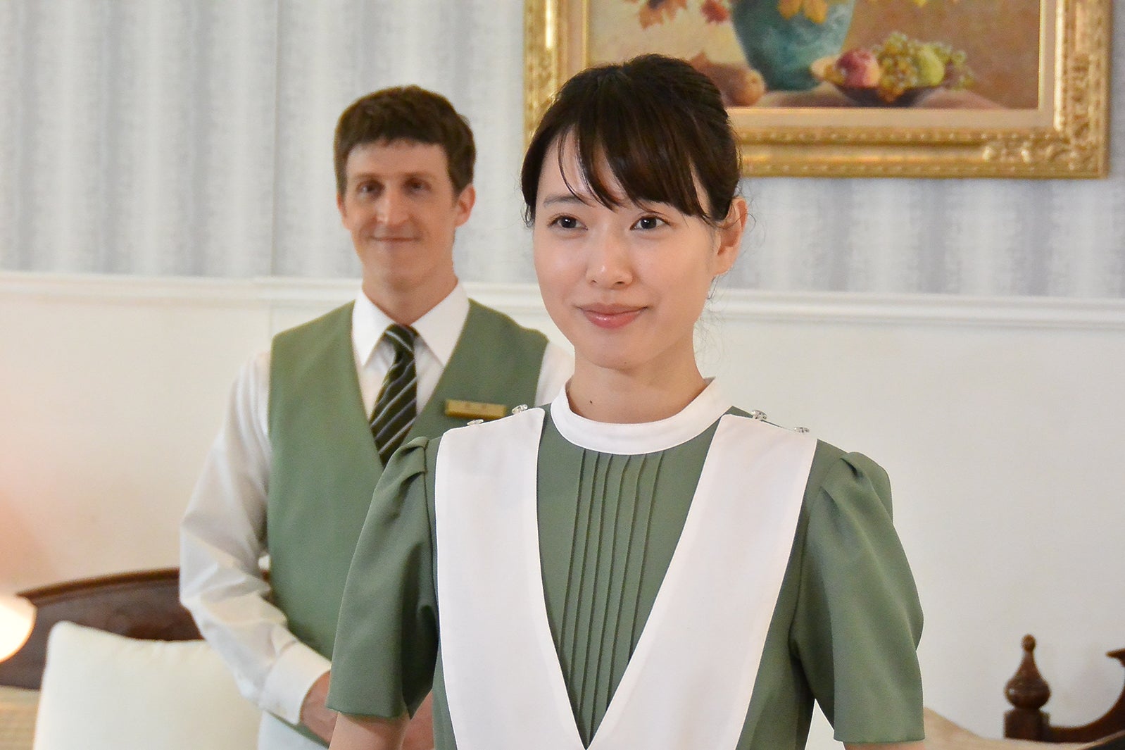 チャド・マレーン、戸田恵梨香／「崖っぷちホテル！」第7話より（C）日本テレビ