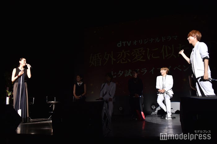 織姫と彦星を演じた栗山千明と岩岡徹(C)モデルプレス