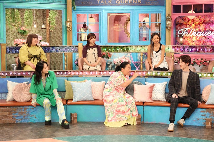 (後段左から)3時のヒロイン(かなで、福田麻貴)、池田美優(前段左から)ファーストサマーウイカ、いとうあさこ、渡辺翔太(C)フジテレビ