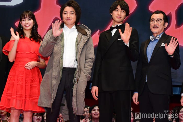 (左から)関水渚、藤原竜也、福士蒼汰、吉田鋼太郎(C)モデルプレス