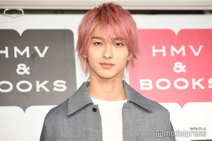 ピンク髪の横浜流星 (C)モデルプレス