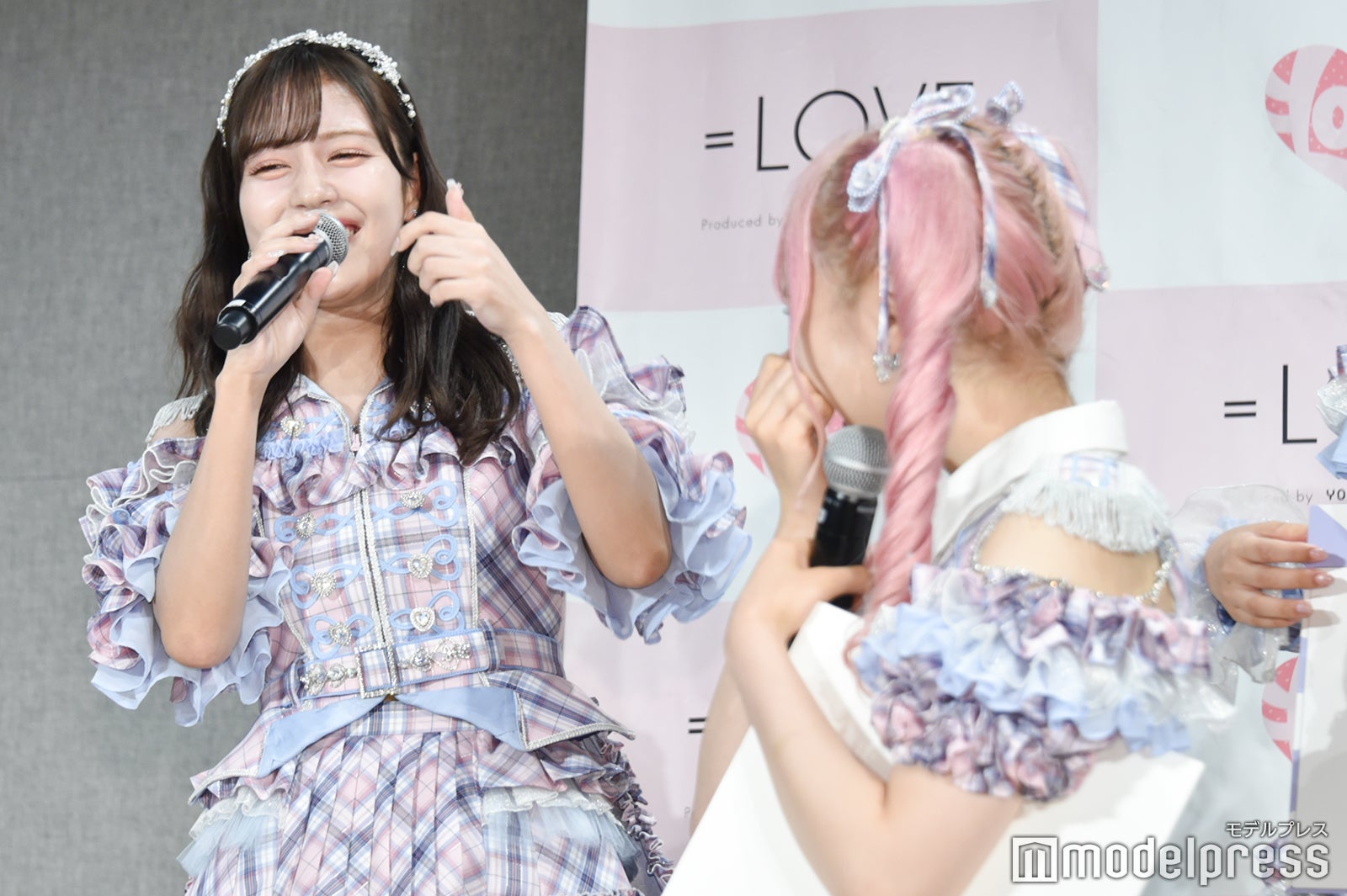 「銀杏を食べる齋藤樹愛羅」のモノマネをする諸橋沙夏（C）モデルプレス