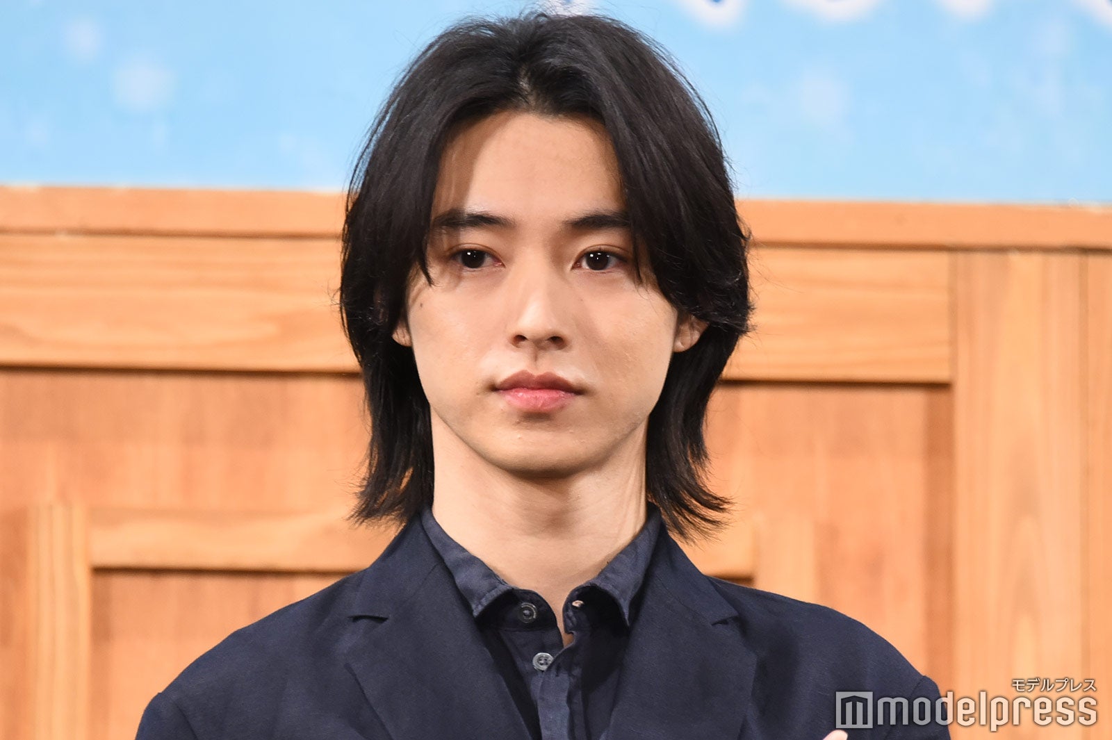 山崎賢人（長髪、センター分け）／映画「夏への扉 ―キミのいる未来へ―」完成報告会イベントより：2021年2月撮影 （C）モデルプレス