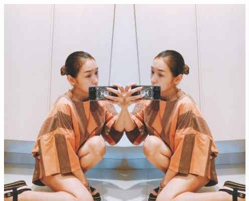 加護亜依、太もも露わなSEXYショットに反響「見えちゃいそう」