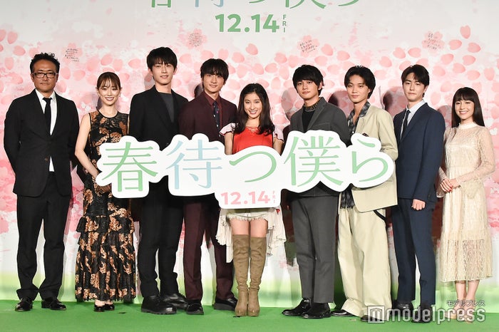 (左から)平川雄一朗監督、泉里香、杉野遥亮、小関裕太、土屋太鳳、北村匠海、磯村勇斗、稲葉友、 佐生雪(C)モデルプレス