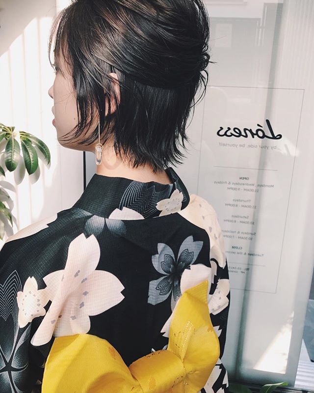 黒髪ショートはストレートが可愛い 大人女性におすすめの髪型を今すぐチェック モデルプレス 黒髪ショートはストレートが可愛い 大人女性におすすめの髪型を今すぐチェック モデルプレス