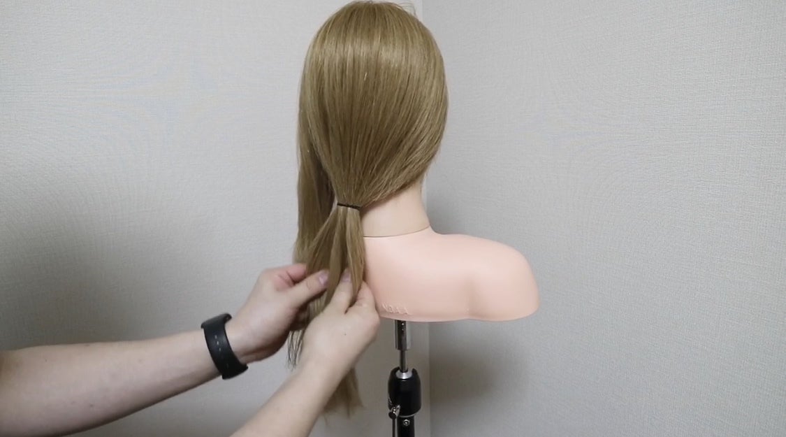 不器用さんでも絶対できる ゴムだけでok 本当に簡単なローポニーヘアアレンジ モデルプレス 不器用さんでも絶対できる ゴムだけでok 本当に簡単なローポニーヘアアレンジ モデルプレス