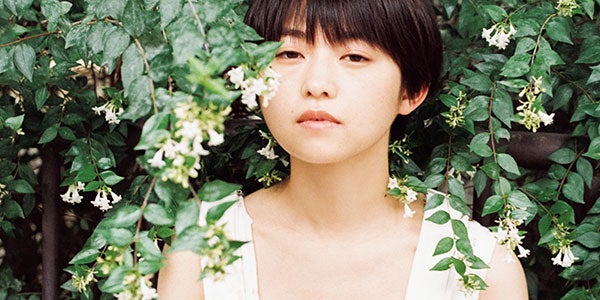 伊藤万理華、世界観に引き込まれる撮り下ろしショット - モデルプレス