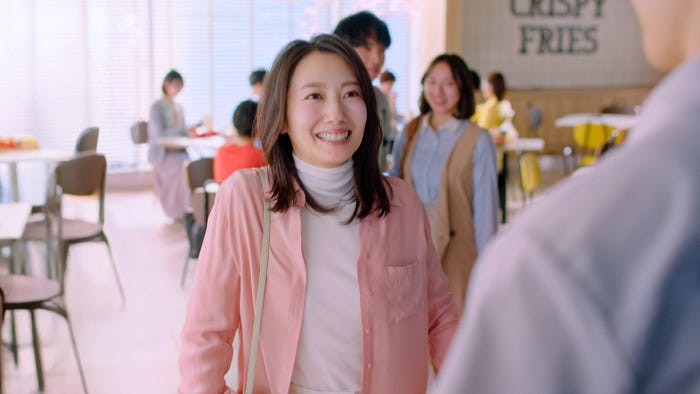 波瑠/新TVCM『ベーコンポテトパイ「はるが来たっ」』篇より(提供写真)