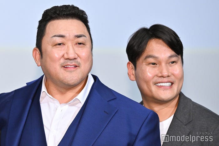 マ・ドンソク、イ・サンヨン監督(C)モデルプレス