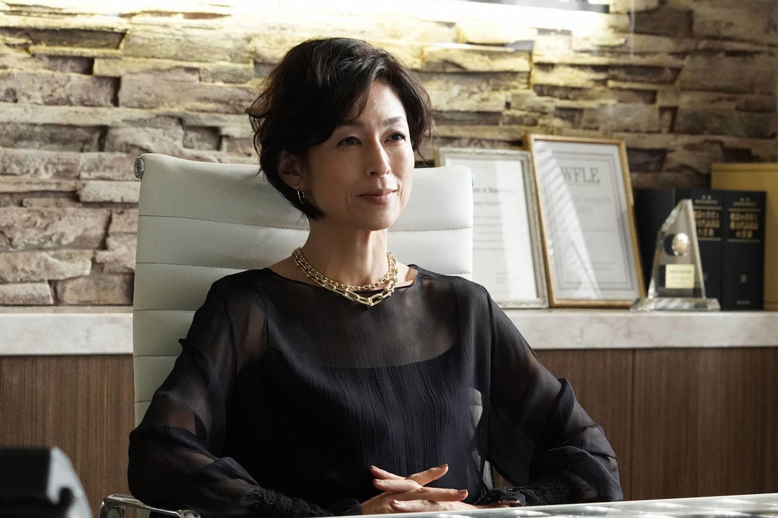 鈴木保奈美 「SUITS／スーツ」第3話より（C）フジテレビ