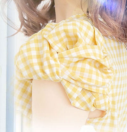 変わり袖ツイストスリーブブラウストップス「神戸レタス」2290円（税込）／画像提供：神戸レタス