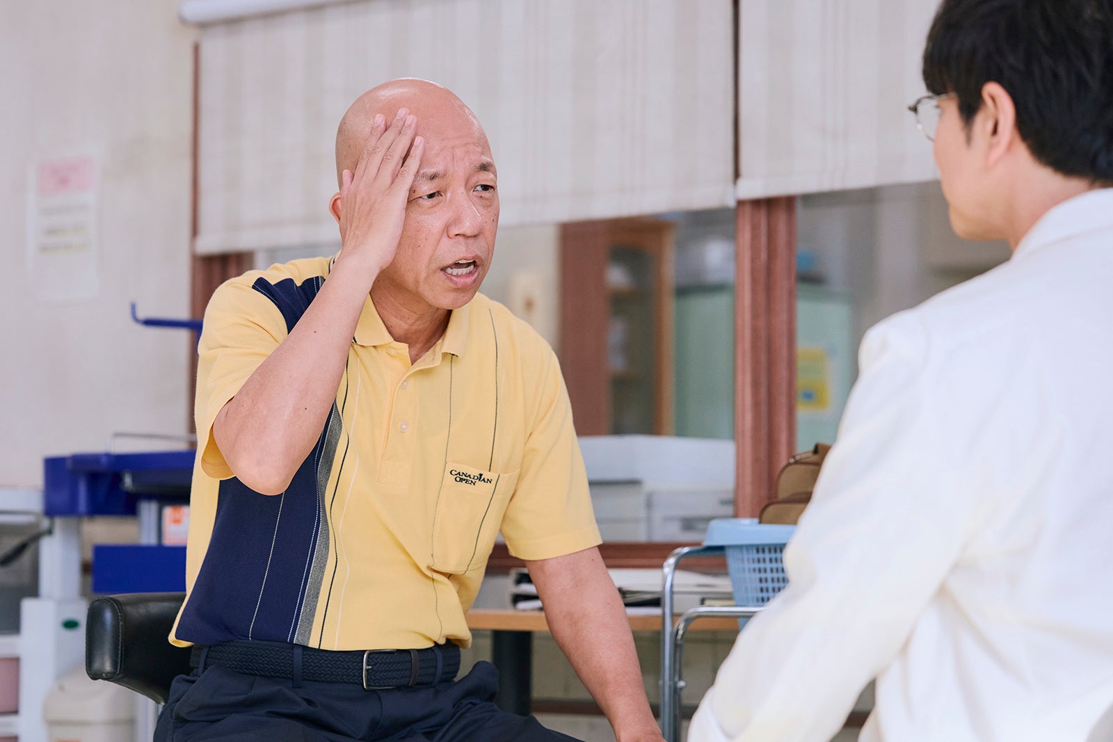 小峠英二「19番目のカルテ」第2話（C）TBSスパークル／TBS（撮影：加藤春日）