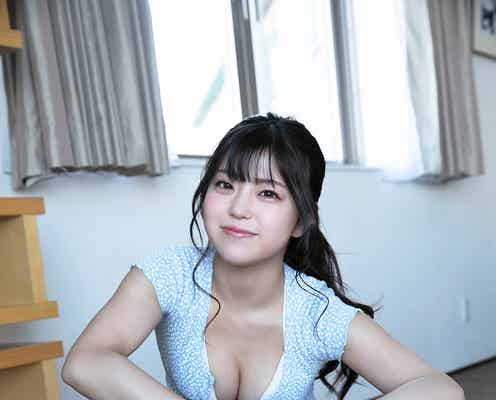 バーレスク東京のダンサーMomo、くっきり美谷間に釘付け セクシーな掃除姿披露