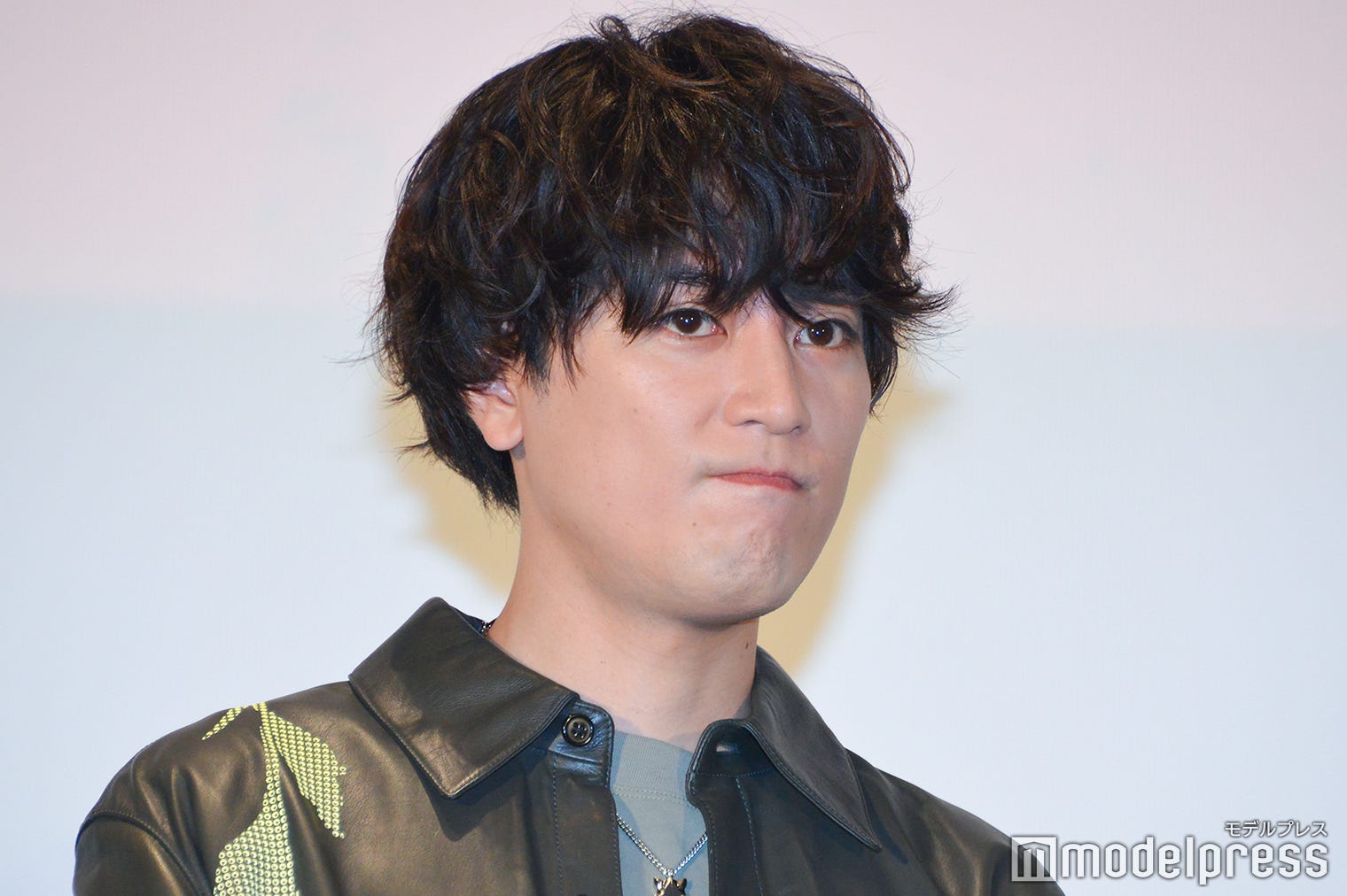 間宮祥太朗「真夏のシンデレラ」共演の後輩・秋谷郁甫とスーツ姿のオフショット「目の保養」「先輩後輩コンビ」の声