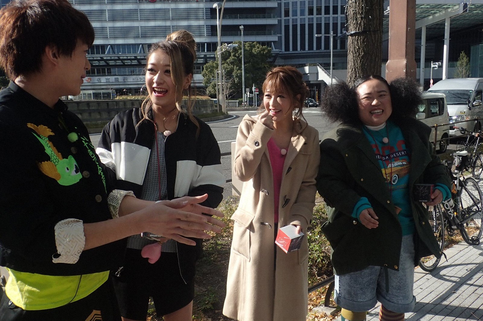 鈴木奈々＆みちょぱ、ボイメンと絶品“名古屋メシ”を食べ歩き