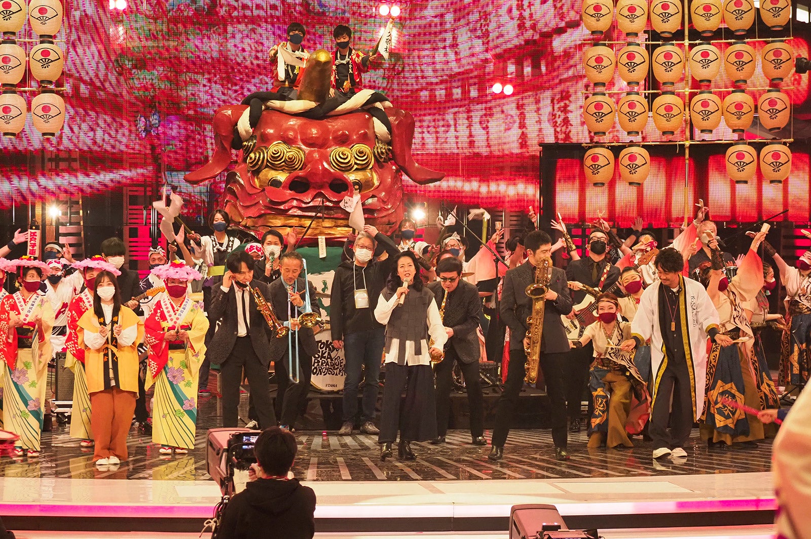 ＜紅白本番＞坂本冬美、スカパラとコラボで美空ひばりカバー 橋本環奈も法被姿でノリノリ