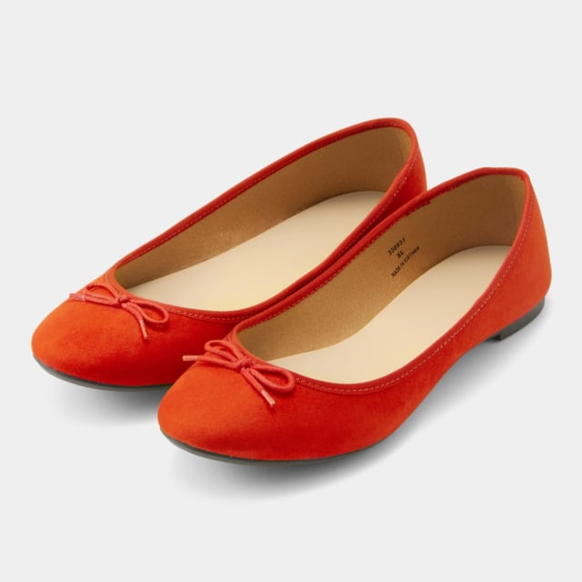 赤のバレエシューズ
