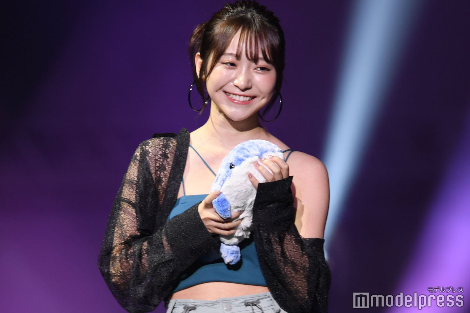 上智大卒・かとゆり、美谷間チラリのキャミ姿 キュートなお手振りで魅了【沖縄コレクション2024】