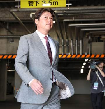 広島・新井監督が松田オーナーに今季を報告「来シーズンは今シーズンの分までファンに喜んでもらいたい」「自分も笑いたい」