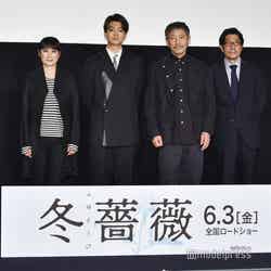 （左から）余貴美子、伊藤健太郎、小林薫、阪本順治監督（C）モデルプレス