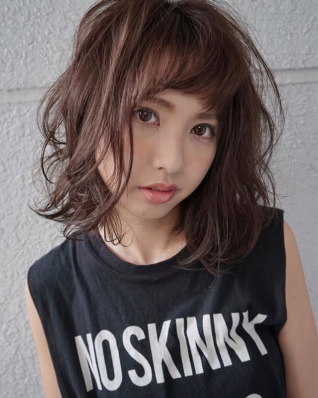 丸顔さんに似合うウルフカット特集 トレンドのヘアスタイルで小顔見え モデルプレス 丸顔さんに似合うウルフカット特集 トレンドのヘアスタイルで小顔見え モデルプレス