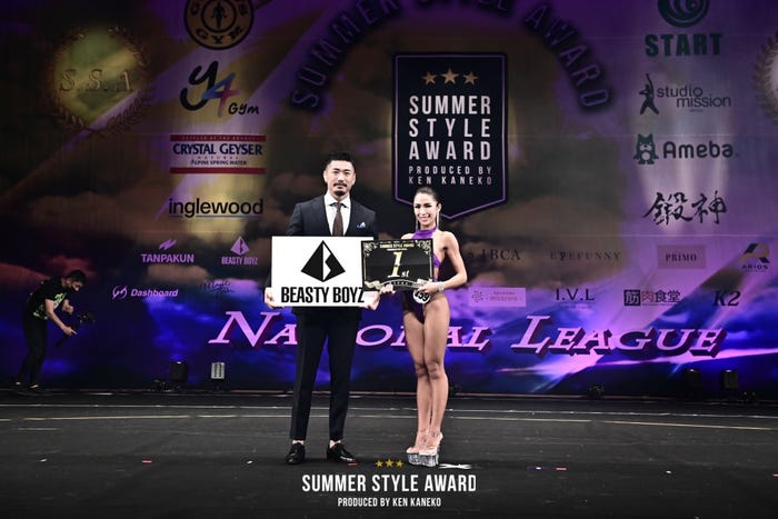 金子賢、ビューティーフィットネスモデル優勝・宇賀神明さん (提供写真)