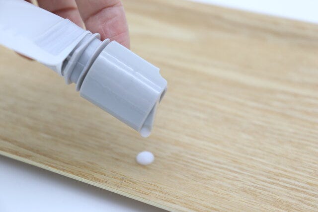 掛けられるつめ替えパウチ（プッシュタイプ、リング付）　使用例