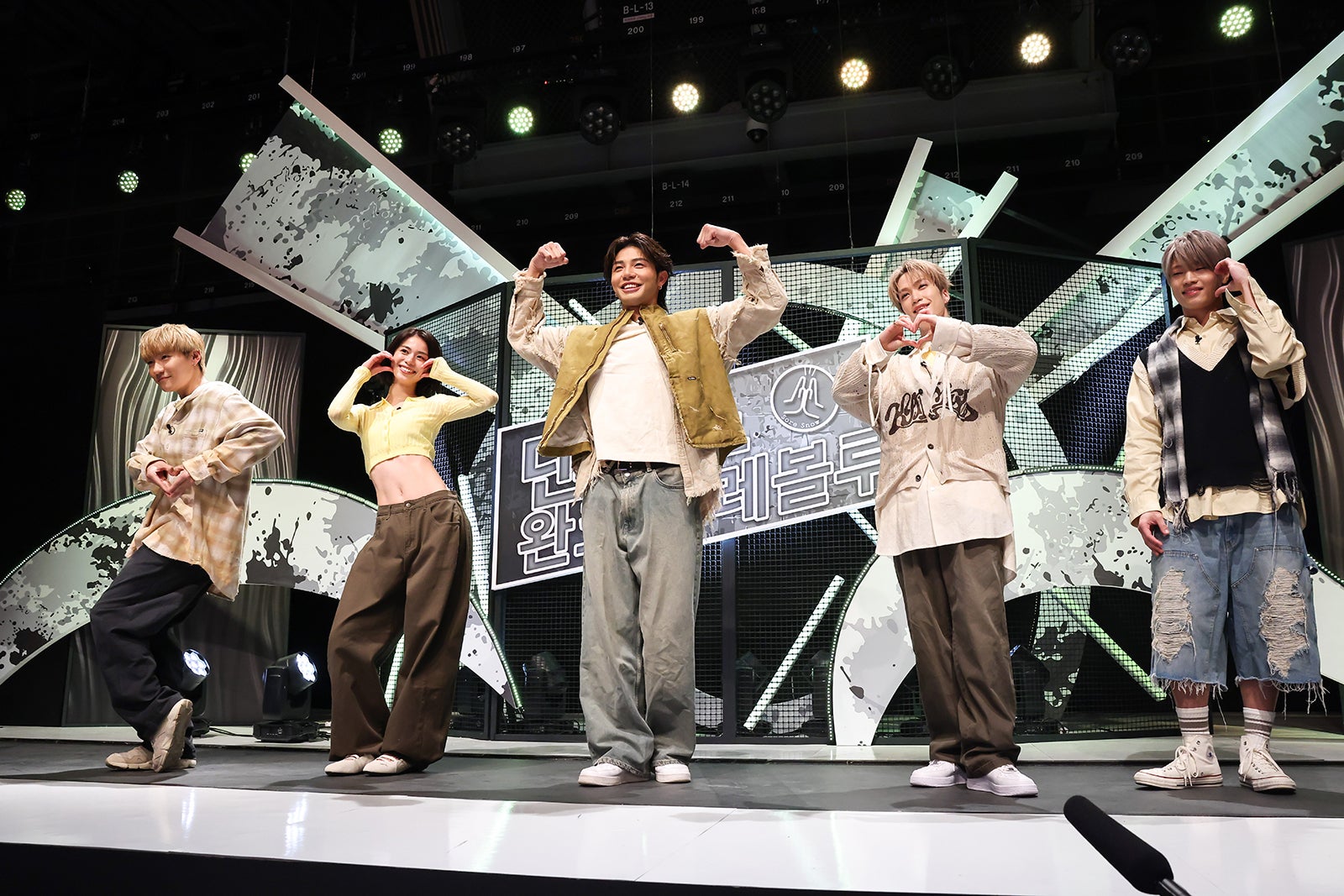 （左から）小森隼、佐藤晴美、武知海⻘、藤原樹、半田龍臣（C）TBS