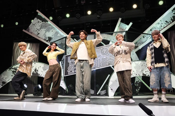 (左から)小森隼、佐藤晴美、武知海⻘、藤原樹、半田龍臣(C)TBS