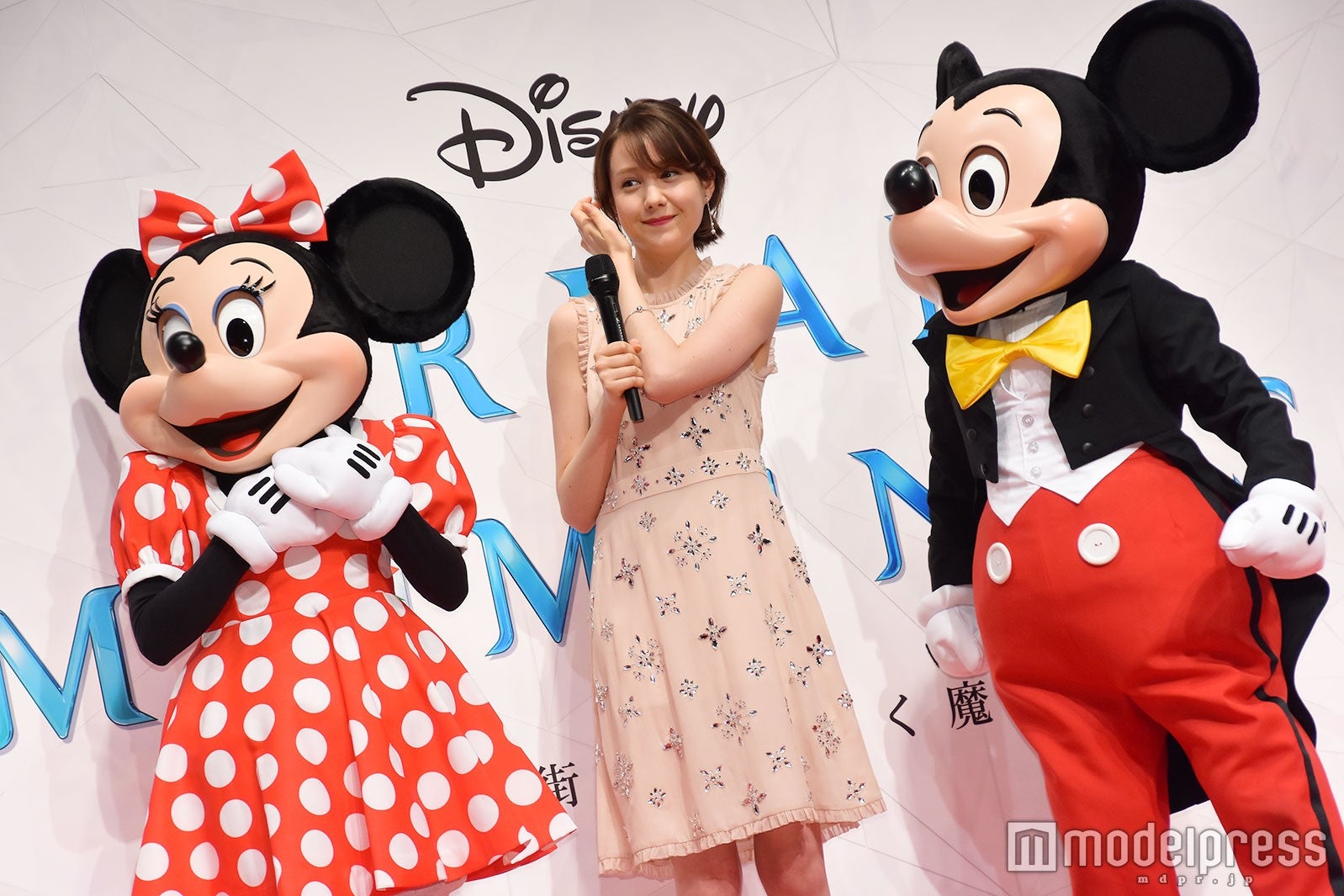 ミニーマウス、トリンドル玲奈、ミッキーマウス （C）モデルプレス