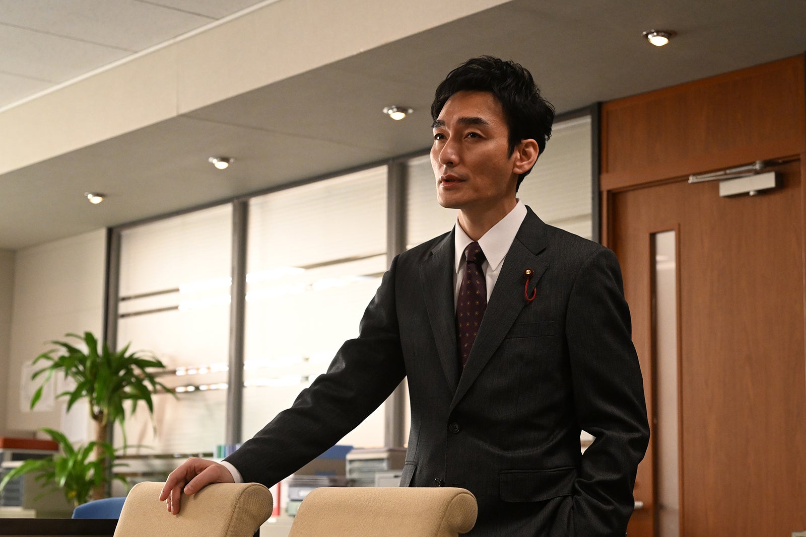 草なぎ剛 「罠の戦争」第8話より（C）カンテレ