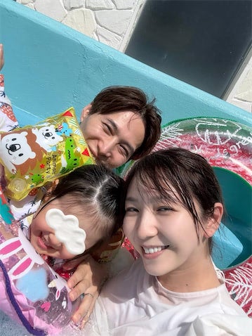 瀬奈じゅん、家族で"ハワイアンズ"満喫「魂奪われるチョコレートファウンテンには要注意です！笑」