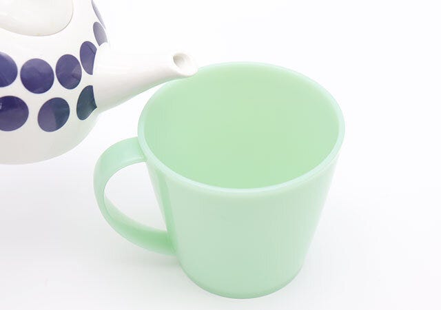 ダイソーのレトロカフェマグは熱湯OK