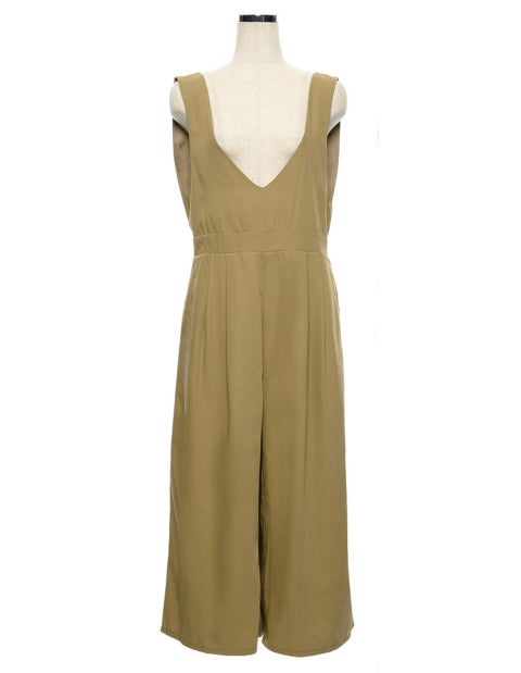 Vネックツイルガウチョオールインワン3,498円(税込)／画像提供：Re:EDIT by GALSTAR