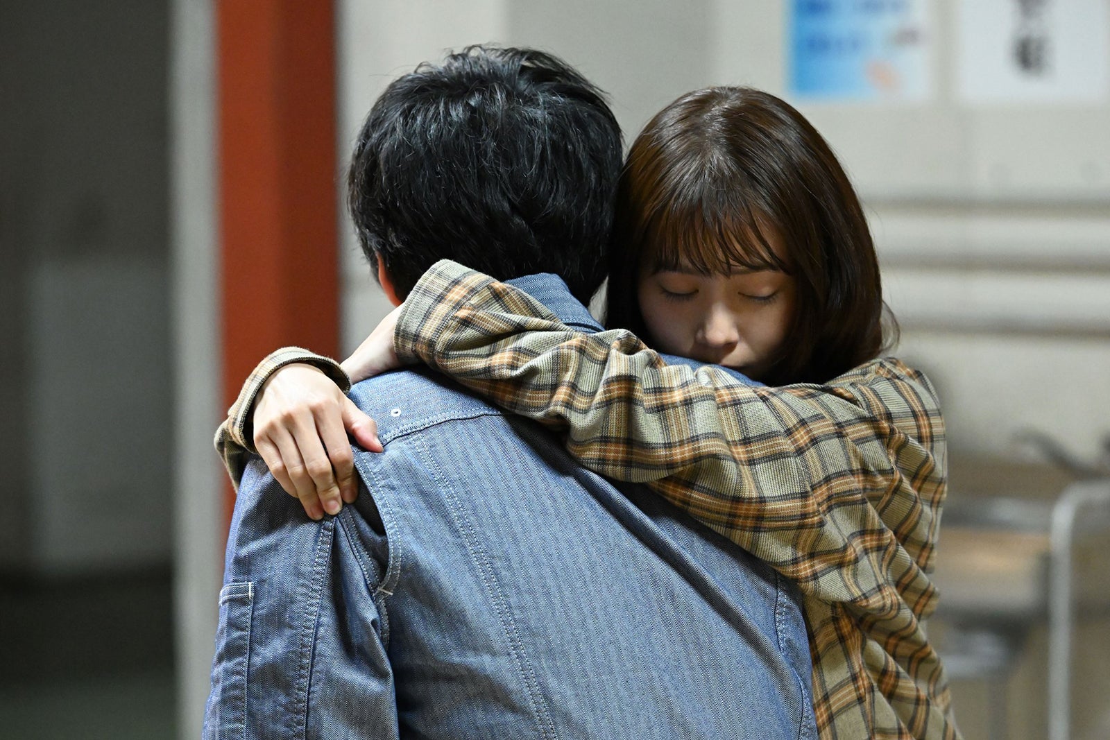 有村架純、林遣都を抱き寄せる 過去が明らかに＜姉ちゃんの恋人＞