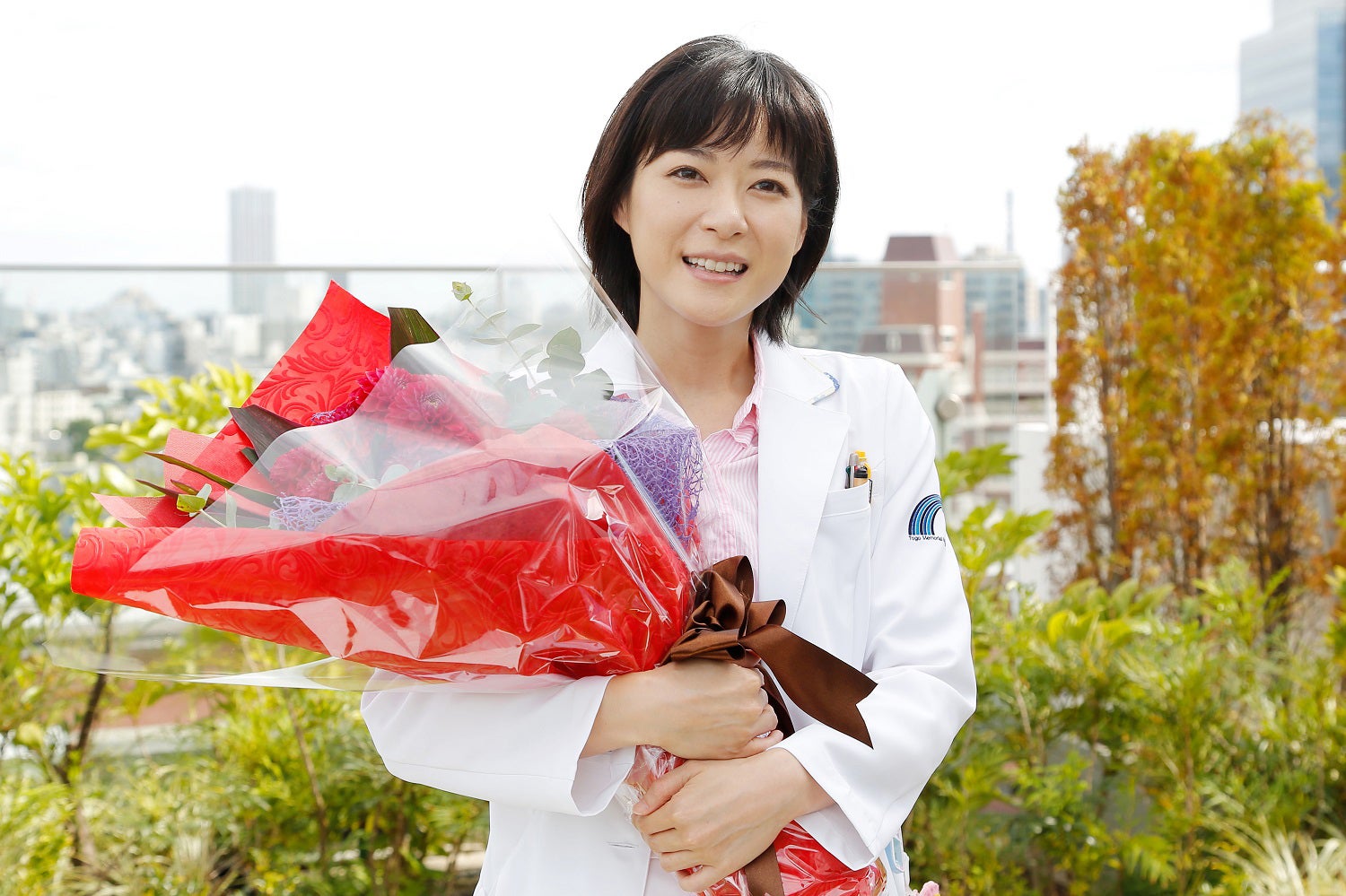 上野樹里、結婚後初＆2年半ぶり連ドラ完走　山崎賢人から花束＜グッド・ドクター＞