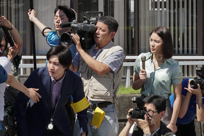 桜田通、秋元才加 (C)フジテレビ