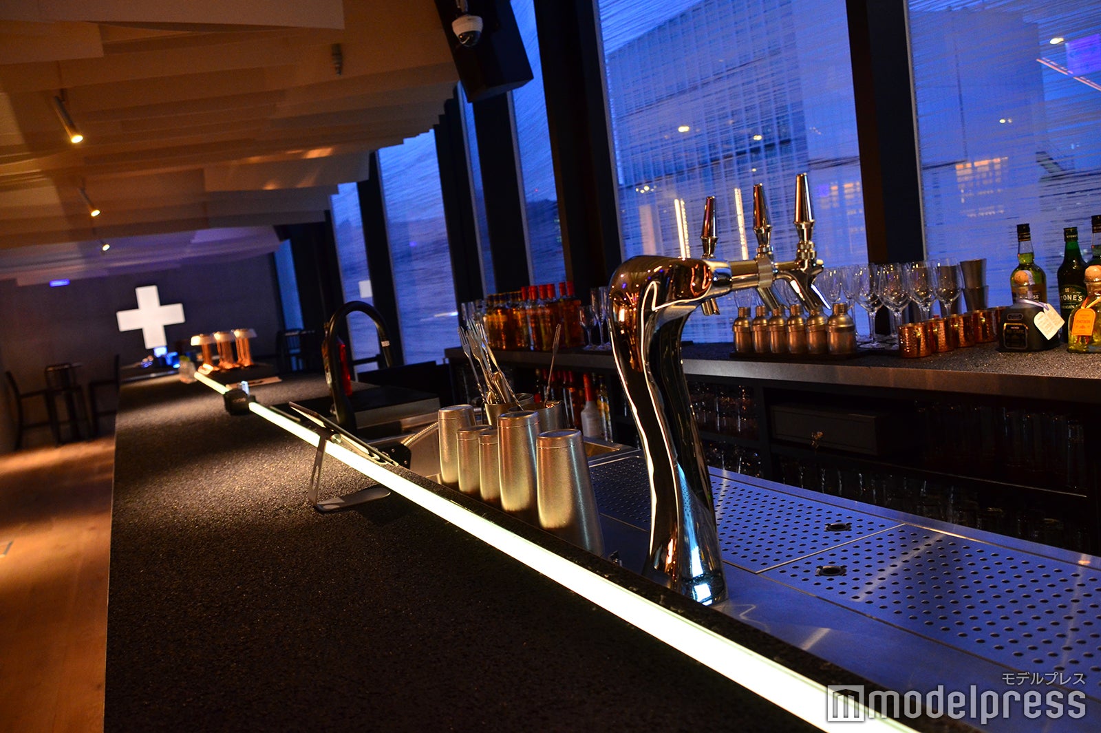 MAIN BAR（C）モデルプレス