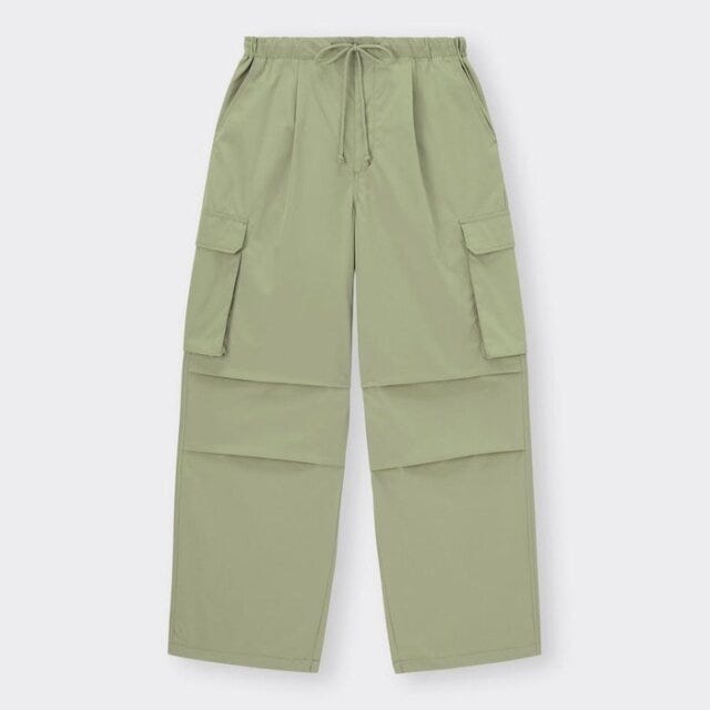 GU　アシンメトリーネック　色っぽカジュアルコーデ　asuka　イラスト　パラシュートカーゴパンツ