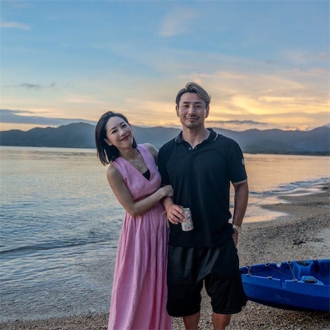 魔裟斗、妻・矢沢心との“ラブラブ”腕組みショットに反響「憧れの夫婦」「絵画みたい」