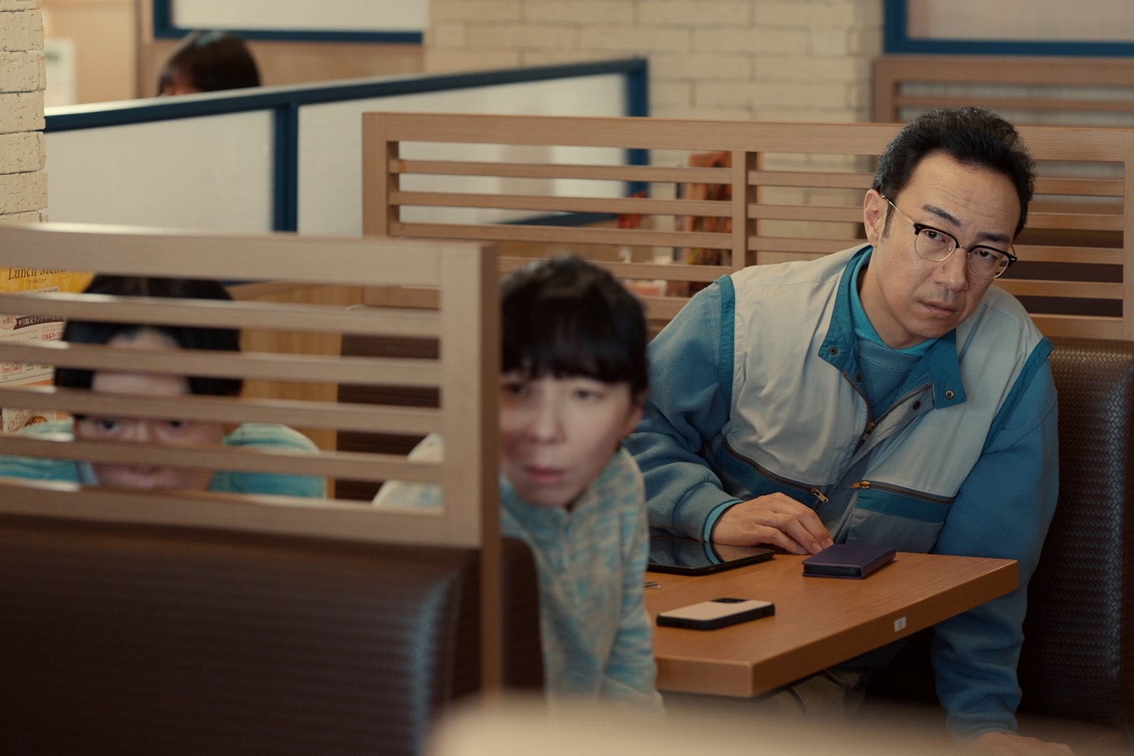 平岩紙、角田晃広「ホットスポット」第9話（C）日本テレビ