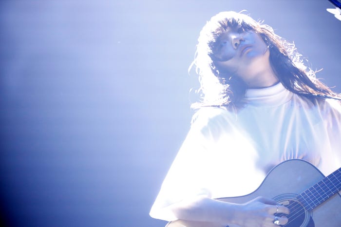 あいみょん「君はロックを聴かない」「マリーゴールド」代表曲連発<全8曲セットリスト/J-WAVE LIIVE>