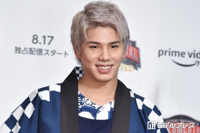 マイファスHiro、山本舞香との交際報道認める「同棲してるし抱きしめました」