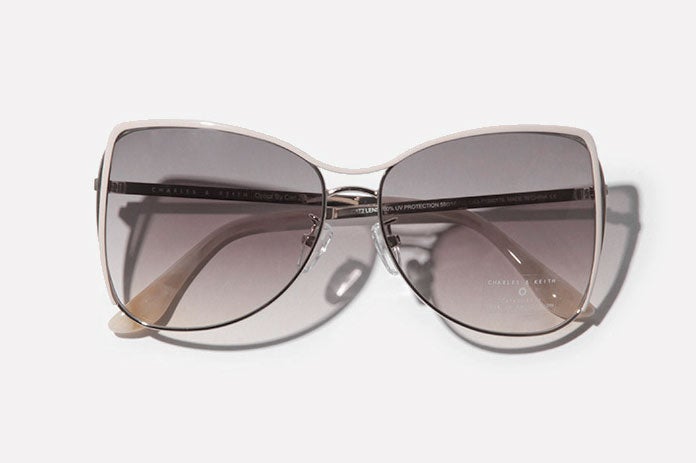 バタフライフレームサングラス「CHARLES & KEITH」8,100円（税込）／画像提供：CHARLES & KEITH OFFICIAL ONLINE STORE