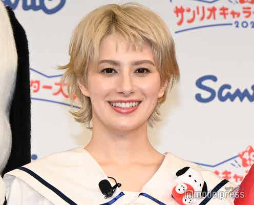 ホラン千秋、ミニスカから美脚披露「攻めてる」「圧巻のスタイル」と反響