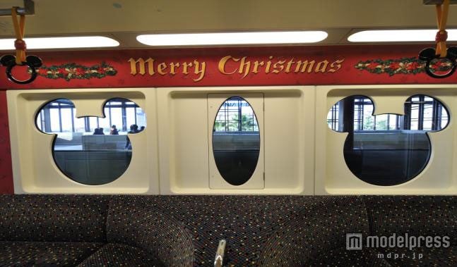 「ディズニー・クリスマス・ライナー」車内／（C）Disney