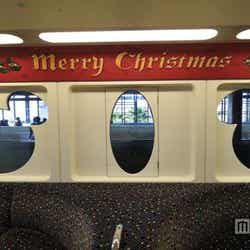 「ディズニー・クリスマス・ライナー」車内/(C)Disney