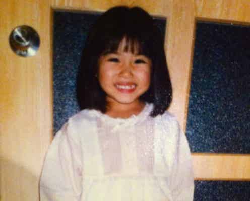 明日花キララ、“すでに完成されてる”幼少期ショットが話題 イケメン父にも注目集まる
